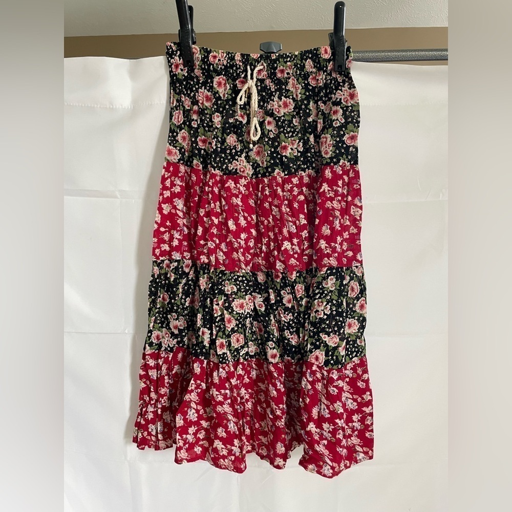 Black and Red Tiered Maxi Skirt with Tie Front girls XL 14/16 - Picture 2 of 6